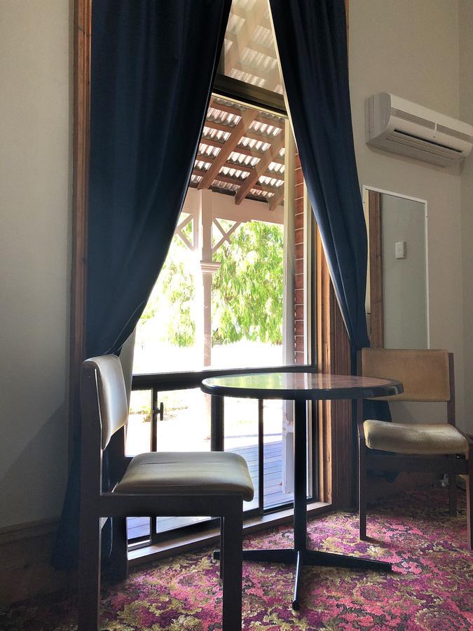 Ithaca 1896 Manor Hotel บัสเซลตัน ภายนอก รูปภาพ