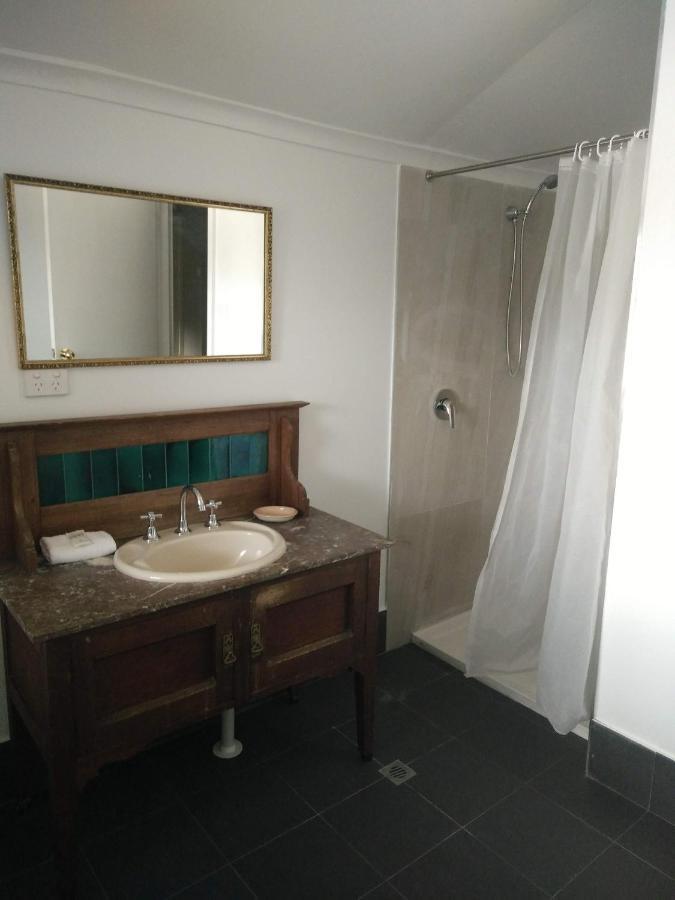 Ithaca 1896 Manor Hotel บัสเซลตัน ภายนอก รูปภาพ